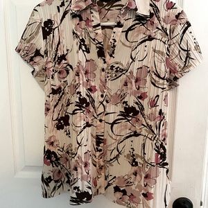Lovely short sleeve button down blouse